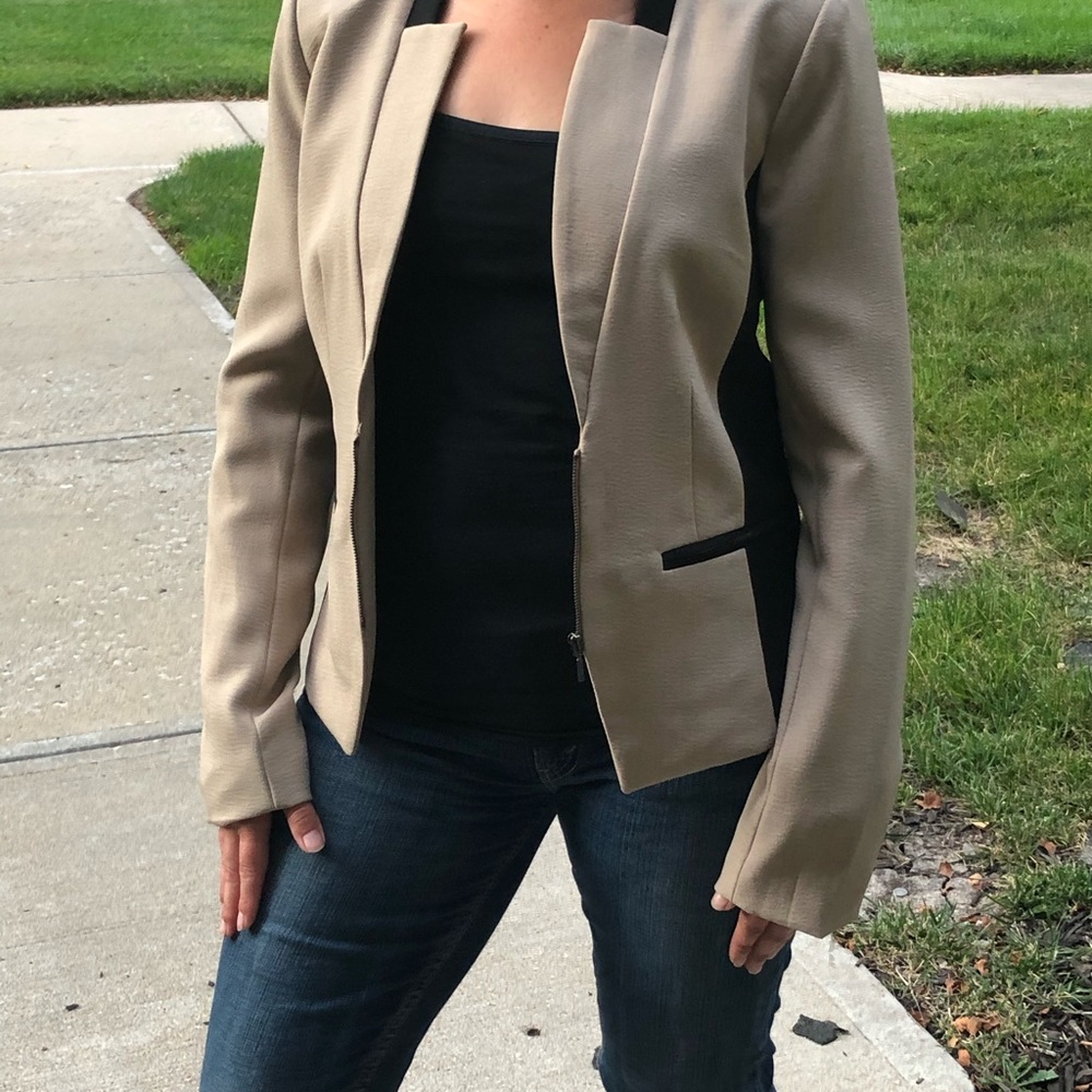 Reverse Collar Color block Blazer